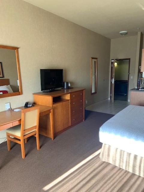 ホテル Clarion Pointe Rimbey エクステリア 写真