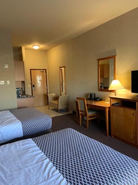 ホテル Clarion Pointe Rimbey エクステリア 写真