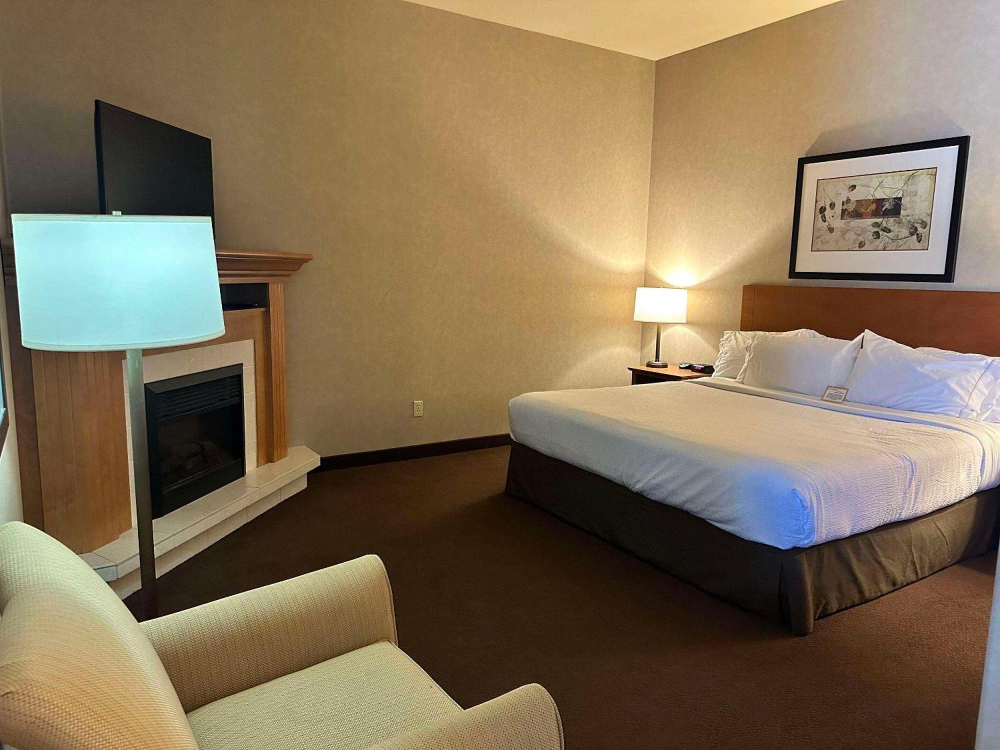 ホテル Clarion Pointe Rimbey エクステリア 写真
